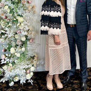 Gianni Bini sexy perfect fitting lace dress